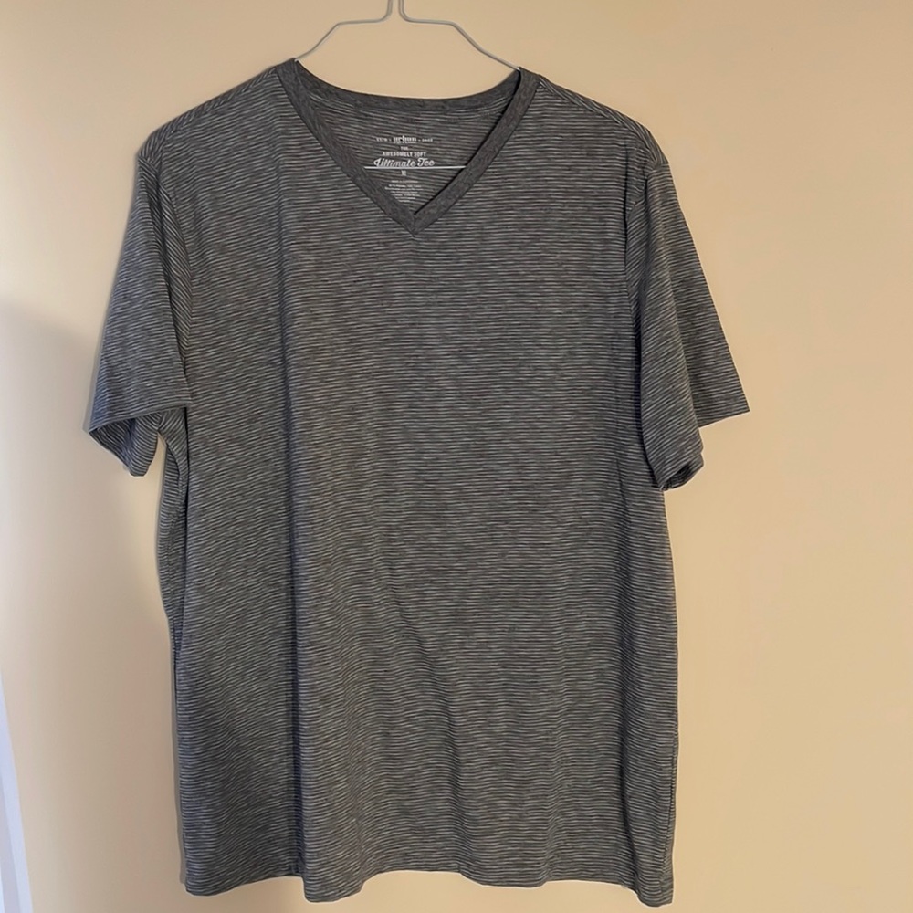Short sleeve casual V neck tee.